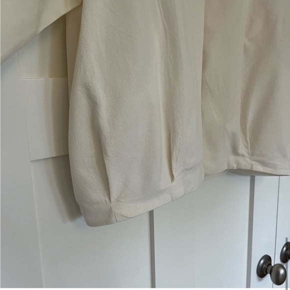 Elegant Cream Women's Jacket - Picture 5 of 5